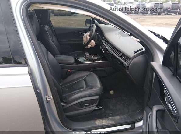 WA1LAAF70KD048995 2019 AUDI Q7 Silver Vista interior delantera