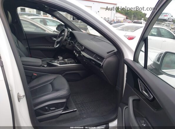 WA1LAAF71HD016260 2017 AUDI Q7 White Вид салону спереду