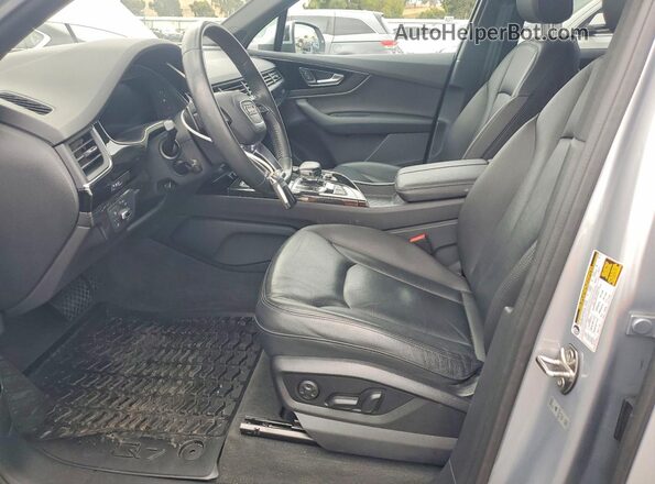 WA1LAAF71JD014143 2018 AUDI Q7 Silver Front interior view