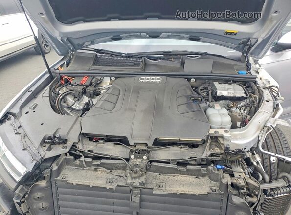 WA1LAAF71JD014143 2018 AUDI Q7 Silver Engine compartment view