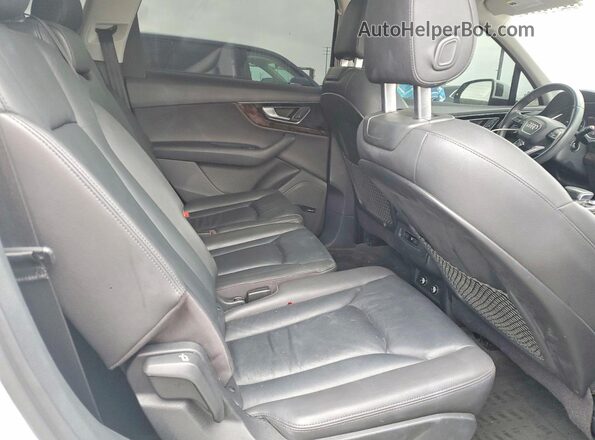 WA1LAAF71JD026227 2018 AUDI Q7 White Vista de los asientos traseros