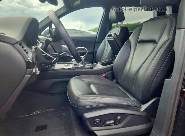 WA1LAAF72HD030152 2017 AUDI Q7 Black Widok wnętrza z przodu