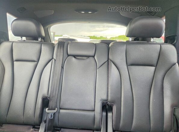 WA1LAAF72HD030152 2017 AUDI Q7 Black Widok tylnych siedzeń