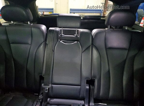 WA1LAAF72JD023711 2018 AUDI Q7 Серый Вид задних сидений