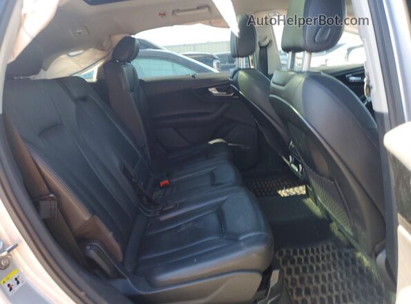 WA1LAAF73HD004577 2017 AUDI Q7 Silver Սալոնի հետևի տեսք