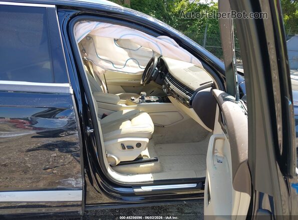 WA1LAAF73HD028720 2017 AUDI Q7 Black წინა სალონის ხედი