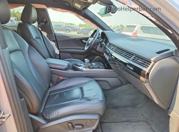WA1LAAF73HD033920 2017 AUDI Q7 Silver Вид салону спереду