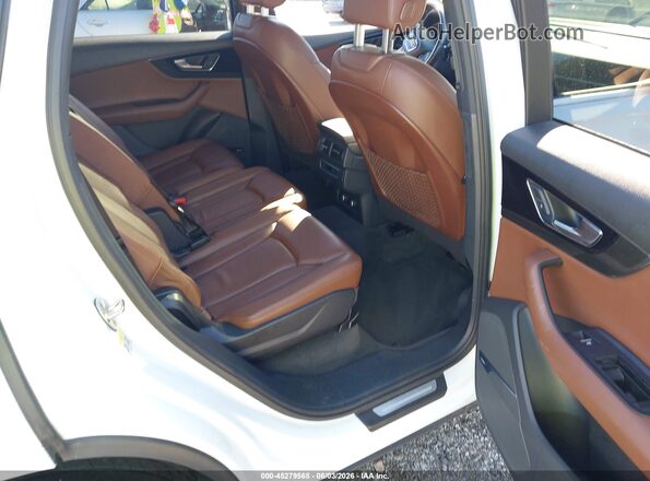 WA1LAAF73JD009235 2018 AUDI Q7 White VIN կոդի պիտակի տեսք