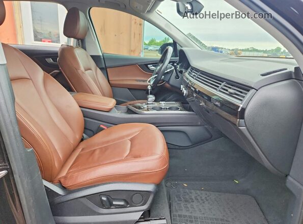 WA1LAAF73JD016220 2018 AUDI Q7 Black წინა სალონის ხედი
