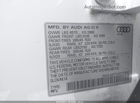 WA1LAAF74HD010680 2017 AUDI Q7 White Vista del compartimento del motor