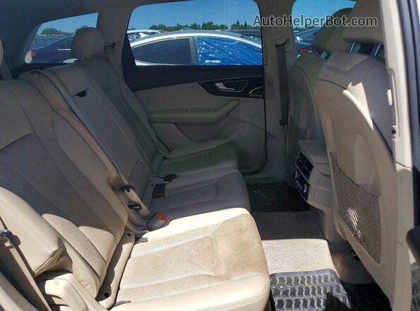 WA1LAAF74HD021260 2017 AUDI Q7 White უკანა სალონის ხედი