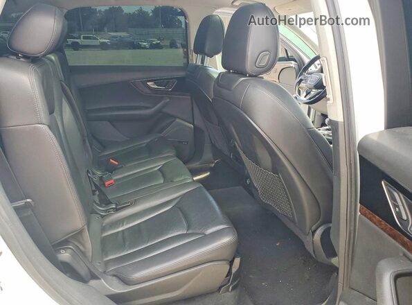 WA1LAAF74JD034967 2018 AUDI Q7 White Rear interior view
