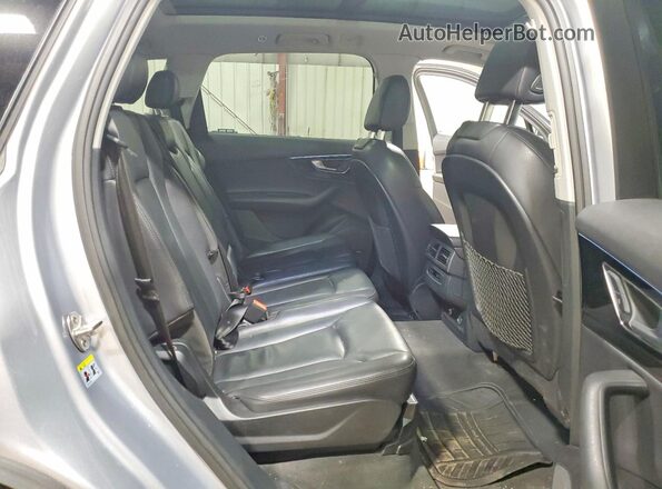 WA1LAAF75KD043775 2019 AUDI Q7 Silver Սալոնի հետևի տեսք