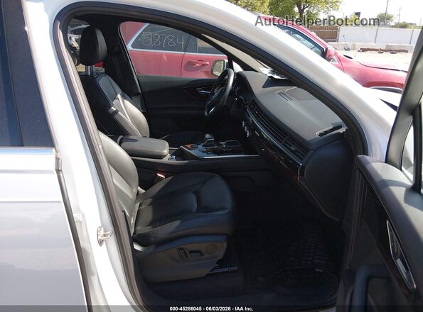 WA1LAAF76HD019493 2017 AUDI Q7 White Widok wnętrza z przodu