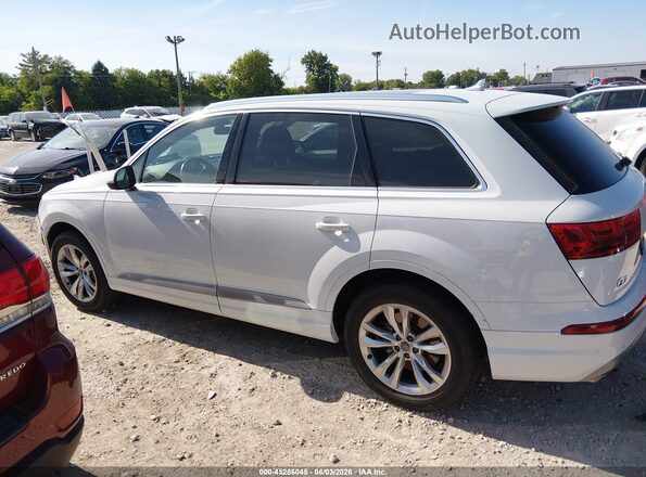 WA1LAAF76HD019493 2017 AUDI Q7 White Widok wnętrza 360 stopni