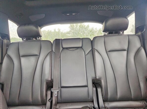 WA1LAAF77KD035046 2019 AUDI Q7 Silver Rear seats view