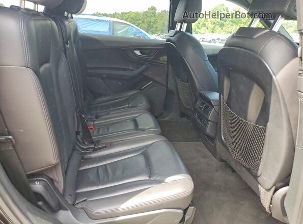 WA1LAAF78HD010097 2017 AUDI Q7 Black Widok wnętrza z tyłu