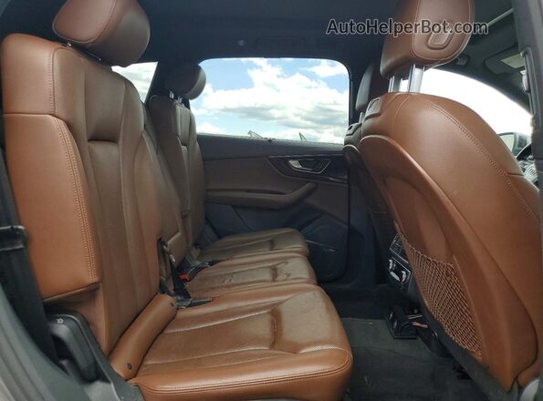 WA1LAAF78HD027143 2017 AUDI Q7 Gray Widok wnętrza z tyłu