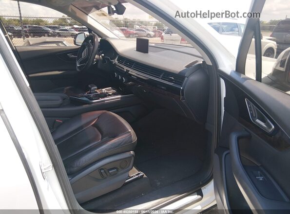 WA1LAAF78HD042872 2017 AUDI Q7 White Вид салону спереду