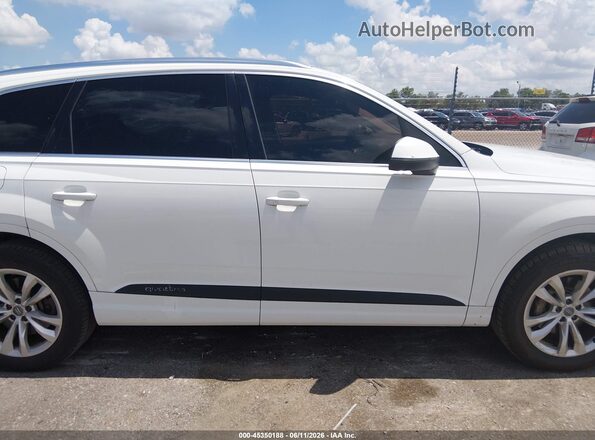 WA1LAAF78HD042872 2017 AUDI Q7 White Вид задньої частини салону
