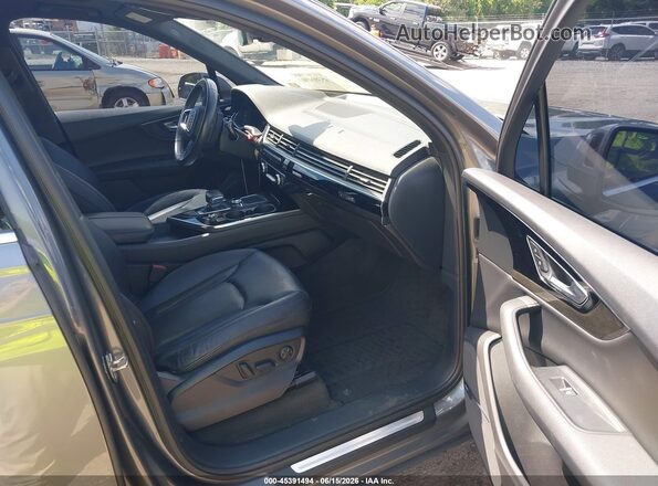 WA1LAAF78JD027701 2018 AUDI Q7 Gray წინა სალონის ხედი