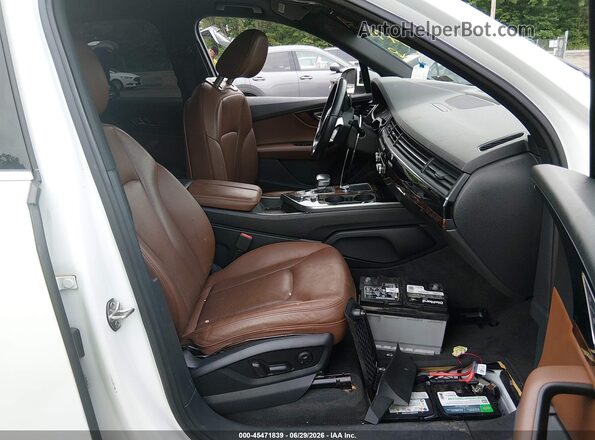 WA1LAAF79HD019438 2017 AUDI Q7 White Vista interior delantera