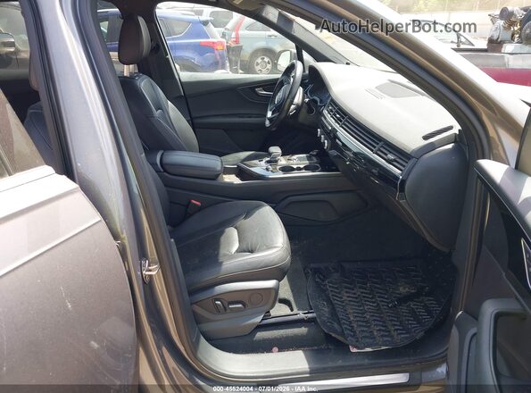WA1LAAF79HD019844 2017 AUDI Q7 Gray Front interior view