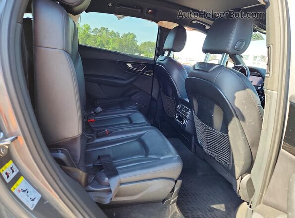 WA1LAAF79HD024879 2017 AUDI Q7 Gray Вид задньої частини салону