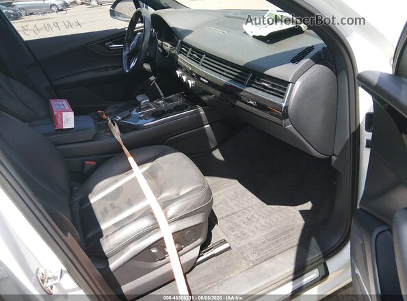 WA1LAAF79JD004623 2018 AUDI Q7 White Вид салону спереду