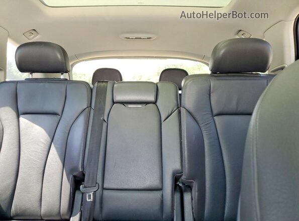 WA1LAAF7XHD001546 2017 AUDI Q7 White Vista de los asientos traseros