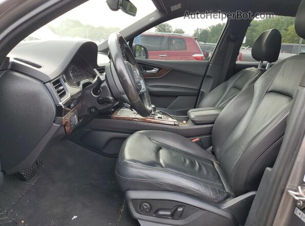 WA1LAAF7XHD025894 2017 AUDI Q7 Gray Front interior view