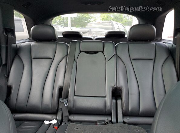 WA1LAAF7XHD025894 2017 AUDI Q7 Gray Rear seats view