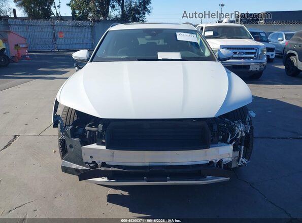 WA1LAAGE7MB001300 2021 AUDI E-TRON White Вид задньої частини салону