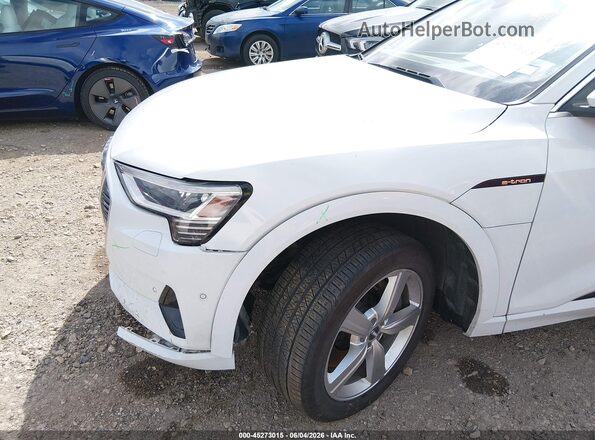 WA1LAAGE8KB024050 2019 AUDI E-TRON Белый Вид спереди