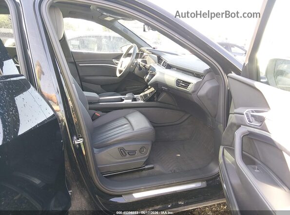 WA1LAAGE8NB006538 2022 AUDI E-TRON Black Вид салону спереду