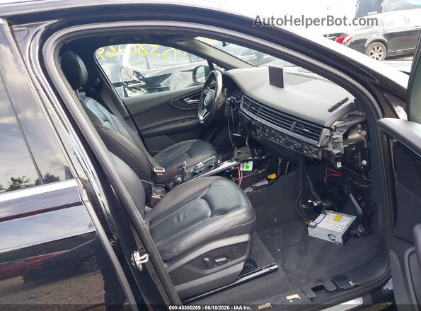 WA1LABF71HD029550 2017 AUDI Q7 Black Вид салону спереду
