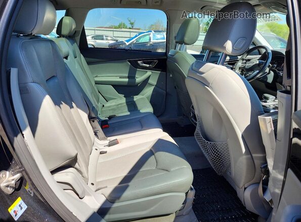 WA1LABF78HD007724 2017 AUDI Q7 Black Вид задньої частини салону