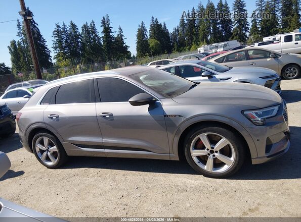 WA1LABGE5KB021273 2019 AUDI E-TRON Silver Widok wnętrza z tyłu