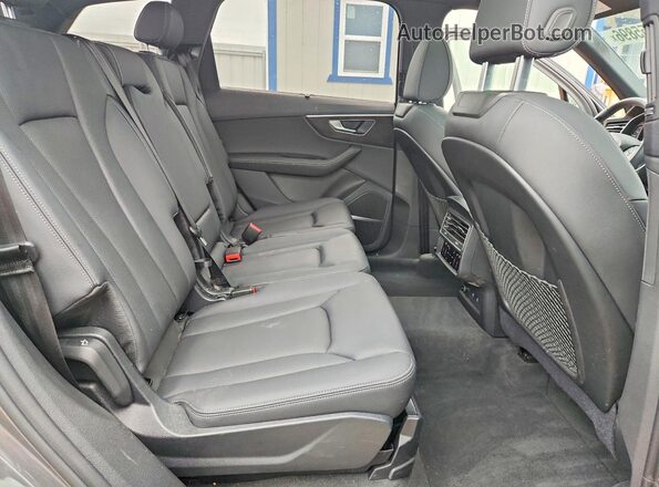 WA1LCBF74SD009116 2025 AUDI Q7 Gray Widok wnętrza z tyłu