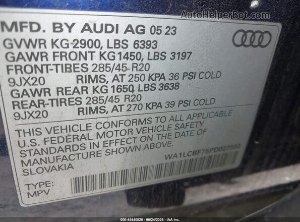 WA1LCBF75PD022593 2023 AUDI Q7 Blue Widok komory silnika