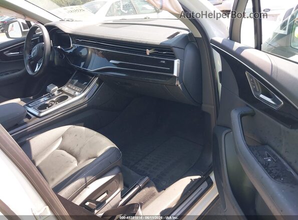 WA1LCBF78PD020126 2023 AUDI Q7 Белый Вид салона спереди