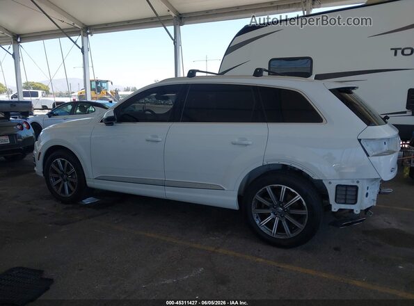 WA1LHAF70KD030721 2019 AUDI Q7 White 360 interior view