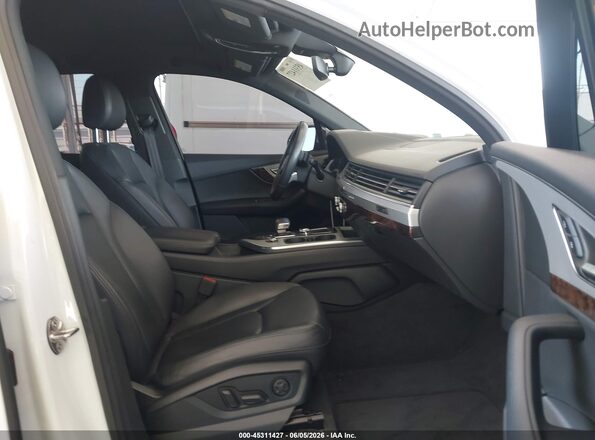 WA1LHAF70KD030721 2019 AUDI Q7 White Front interior view