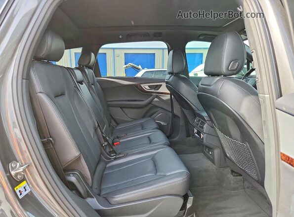 WA1LHAF73KD038988 2019 AUDI Q7 Gray Вид задньої частини салону