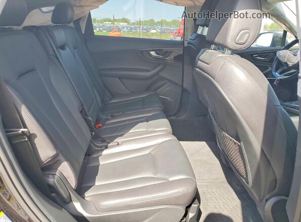 WA1LHAF74HD039060 2017 AUDI Q7 Black Widok wnętrza z tyłu