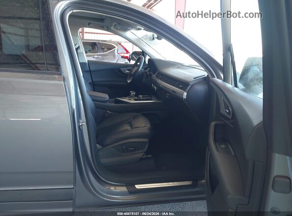 WA1LHAF75HD045188 2017 AUDI Q7 Gray Front interior view