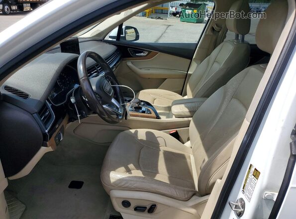 WA1LHAF76HD043255 2017 AUDI Q7 White Вид салону спереду