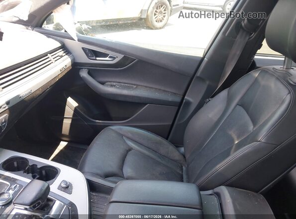 WA1LHAF78KD036668 2019 AUDI Q7 Black Front interior view