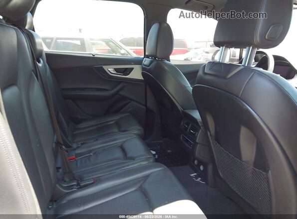 WA1LHAF79JD001751 2018 AUDI Q7 Silver Vista de la etiqueta del VIN