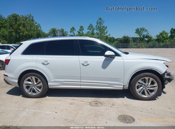 WA1LJAF70LD010135 2020 AUDI Q7 White 360 interior view